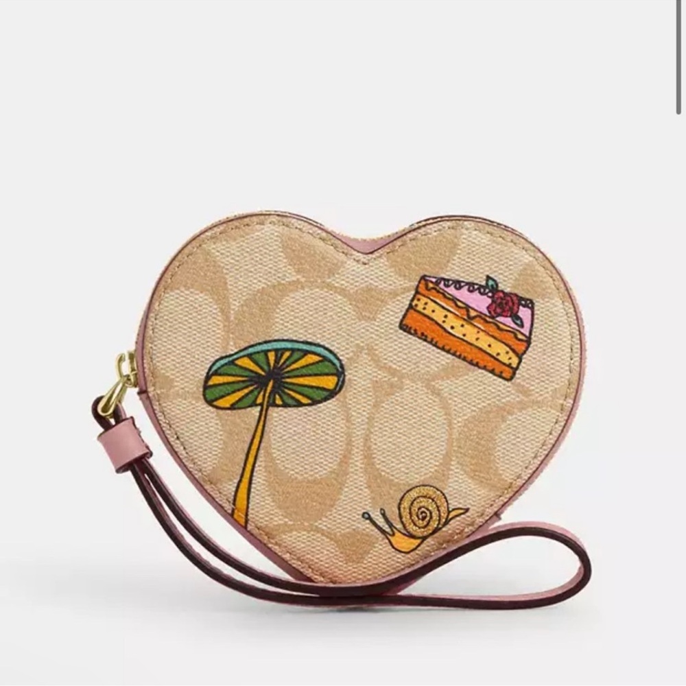 COACH Observed By Us Heart Coin Case In Signature Canvas
Limited Edition NEW